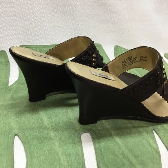 Metro7 Good Looking Thong Wedges. - Picture 5 of 8